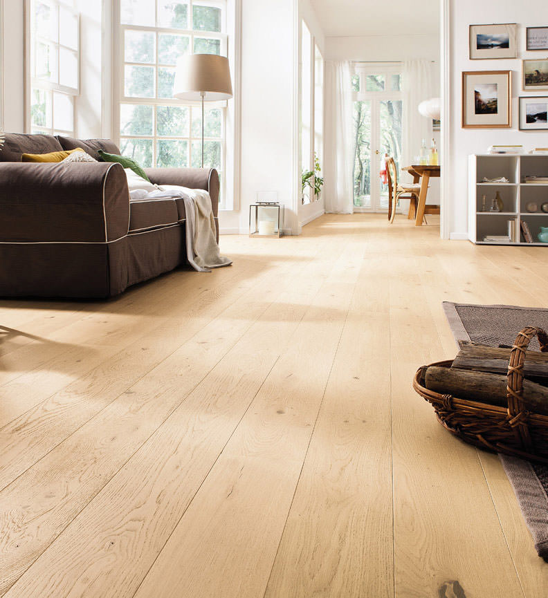 Parkett LA 2V Eiche lichtweiss Sauvage struk  Int01